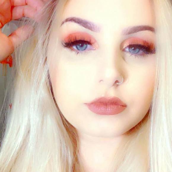 Profile Picture of Rachael Savoy (@rachaelsavoy) on Poshmark