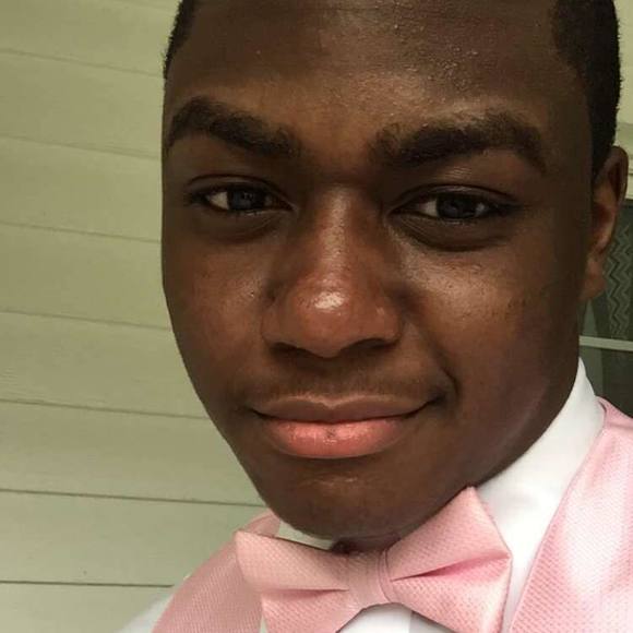Profile Picture of Chris Alexandre (@chrisman437) on Poshmark