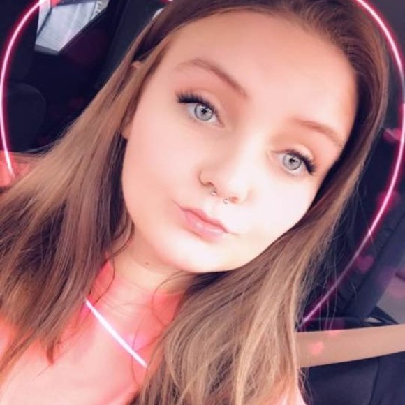 Profile Picture of Caroline Mayhand (@carolinemayhand) on Poshmark