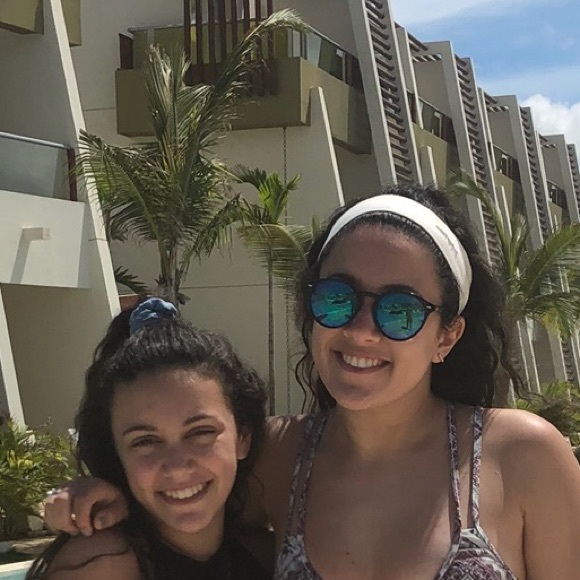 Julia Mcgovern - Poshmark Profile Picture of Julia Mcgovern (@jmcgovern5) on Poshmark