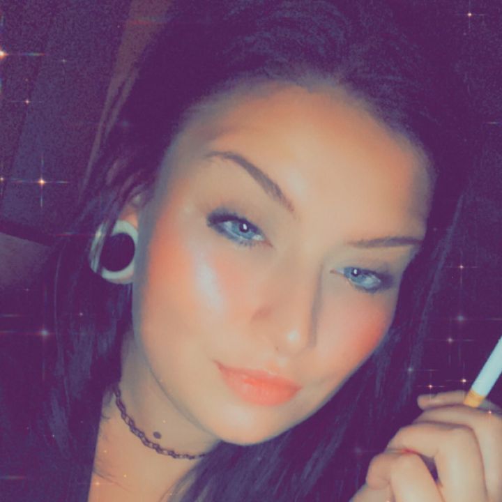 Profile Picture of Adrienne Wright (@atr0nn) on Tiktok