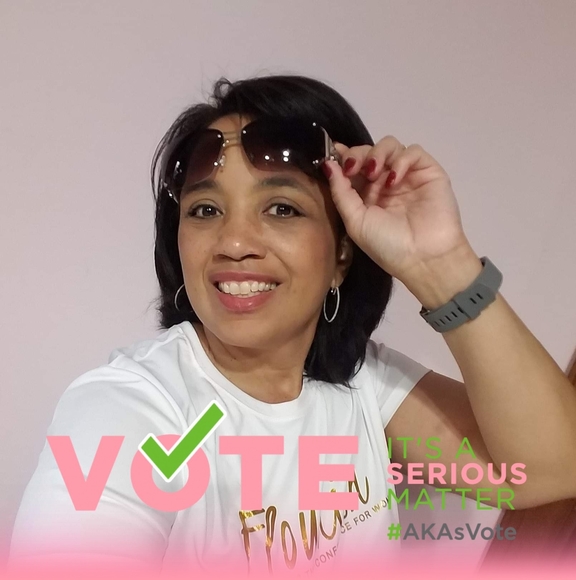 Profile Picture of Tisha Reid (@tireid) on Poshmark