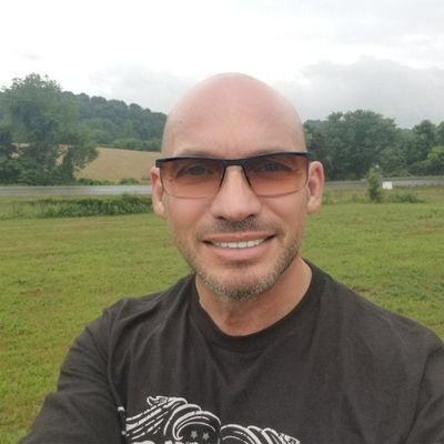 Profile Picture of Alexander Newcomb (@SashaNewcomb) on Twitter