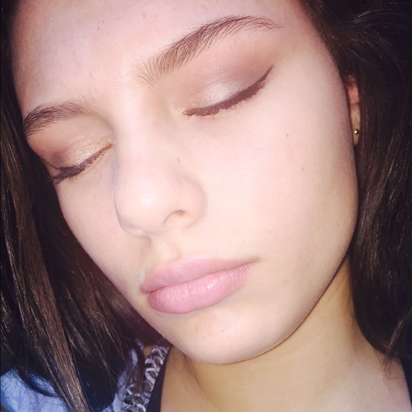 Profile Picture of Abigail Iannuzzelli (@abbeyiannuzz) on Poshmark