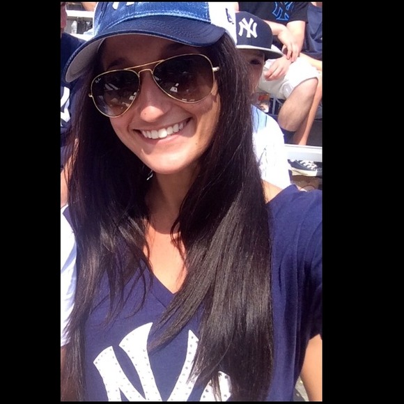 Profile Picture of Nicole Concilio (@nicolecon) on Poshmark