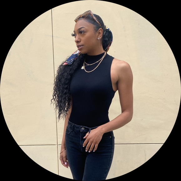 Profile Picture of Camielle H (@camheagney) on Poshmark