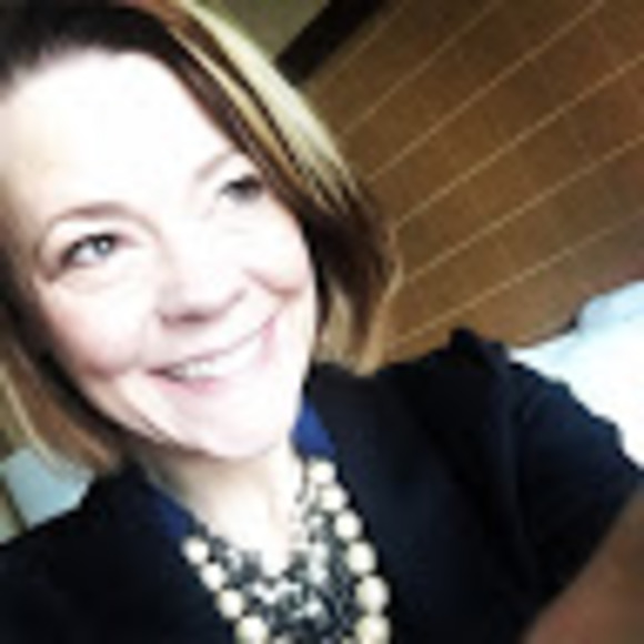 Profile Picture of Suzanne Godbehere (@suzgbh) on Poshmark