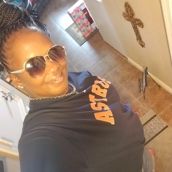 Profile Picture of Alberta mzunderstood Walker (@ptettieeyezz) on Poshmark