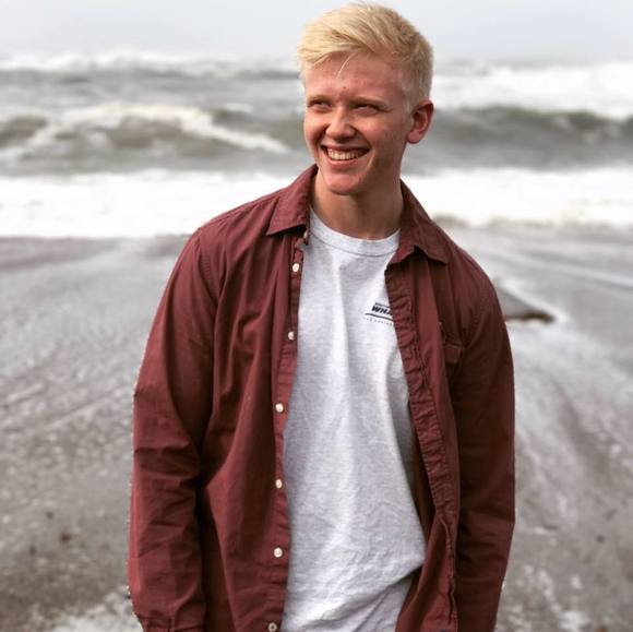 Profile Picture of Adam Bingham (@abingham97) on Poshmark