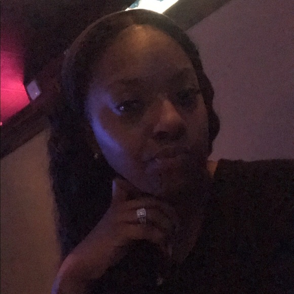 Profile Picture of Kiara Gresham (@kamare1123) on Poshmark