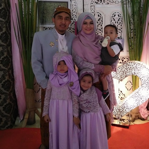 Profile Picture of Septy Tobing (@septytobing) on Poshmark