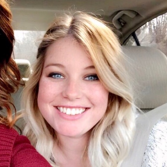 Profile Picture of Shelby Gagel (@shelbygagel) on Poshmark