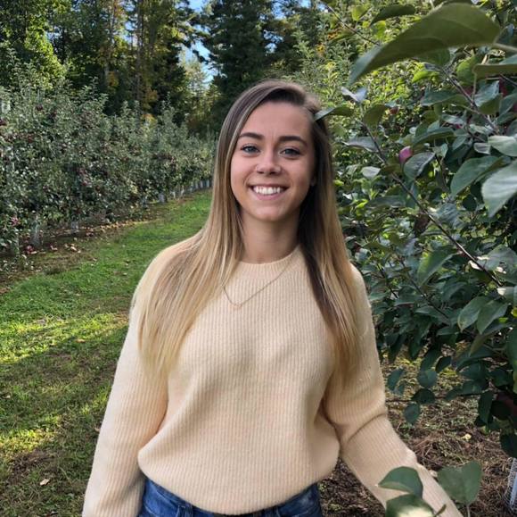 Profile Picture of Callie Dassler (@calliedassler) on Poshmark