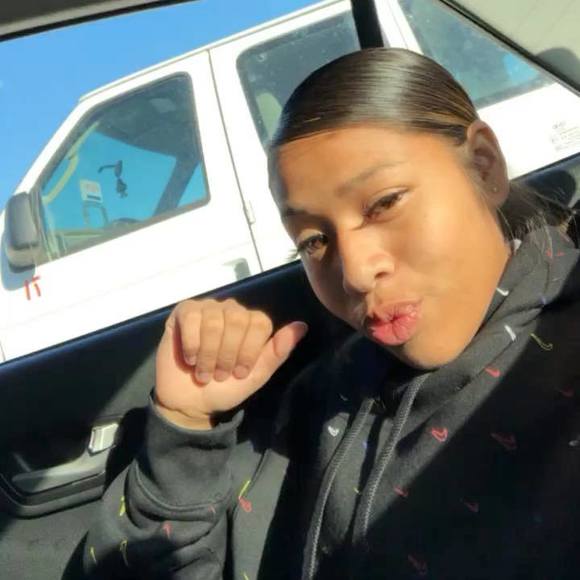 Profile Picture of Beverly Dawn (@beverly_dawn) on Poshmark