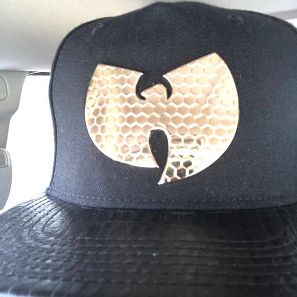 Profile Picture of Ray Santos (@atomik210) on Poshmark