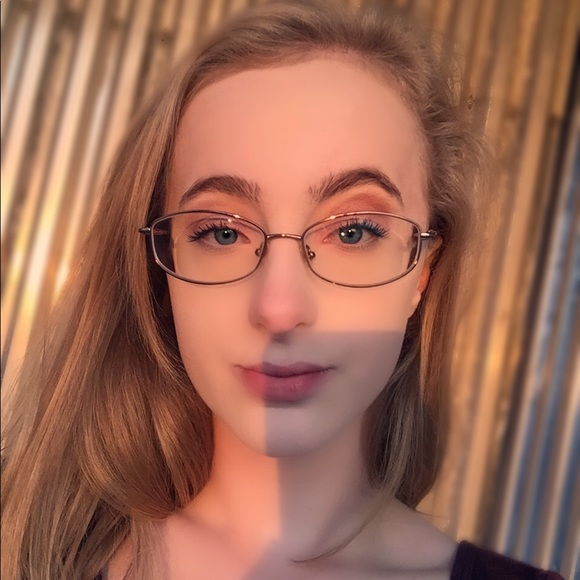 Ashleigh Spinola - Poshmark Profile Picture of Ashleigh Spinola (@ashleighspinola) on Poshmark