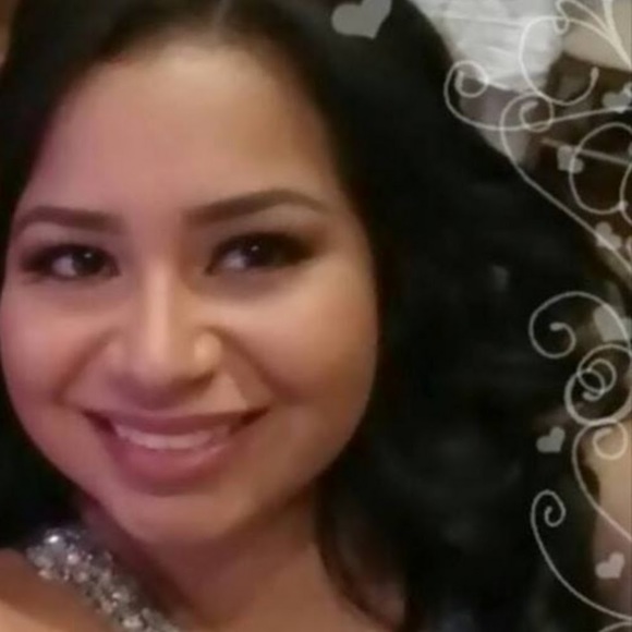 Profile Picture of Lorena Tello (@lorenat0590) on Poshmark