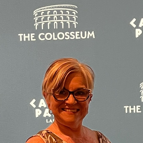 Profile Picture of Lori Belluscio (@loli63) on Poshmark