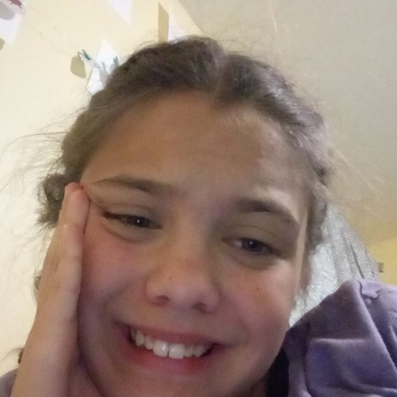 Profile Picture of Mahi Ferenczi (@hungary10) on Poshmark