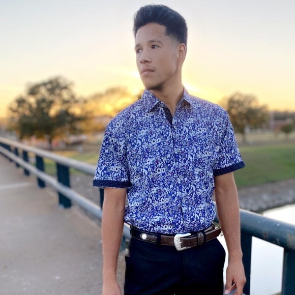 Profile Picture of Fernando Solis (@fernandosolis22) on Poshmark