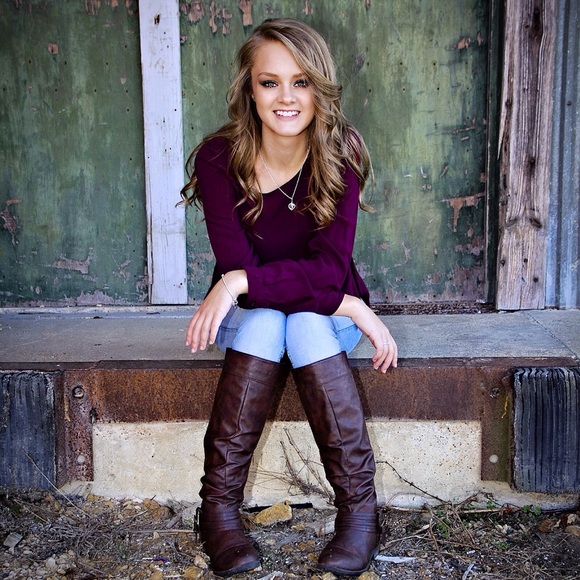 Profile Picture of Tori Headrick (@autumnvictoria9) on Poshmark