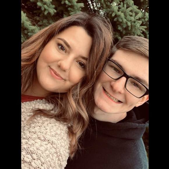 Profile Picture of Amanda Rodenish (@mandy15321) on Poshmark