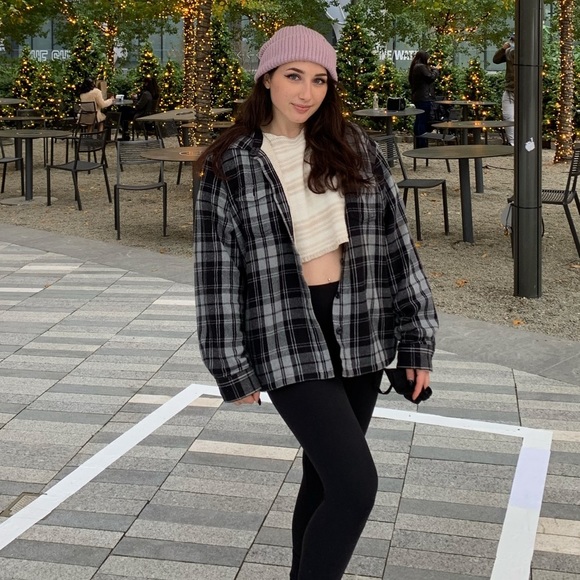 Julia Mcgovern - Poshmark Profile Picture of Julia Mcgovern (@jmcgovern1300) on Poshmark