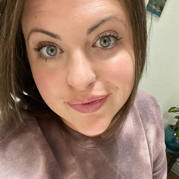 Profile Picture of Tamara Jean (@tamarajean781) on Poshmark