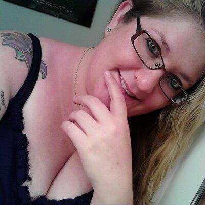 Profile Picture of April Ezell (@@april1622) on Twitter