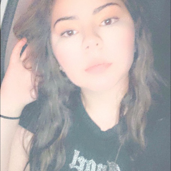 Profile Picture of Gabriella Chacon (@gabbic706) on Poshmark