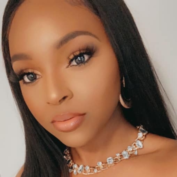 Profile Picture of Jènique Johnson (@babiim86) on Poshmark