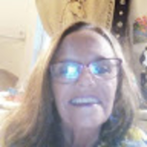 Profile Picture of Lorrie Evans (@lorrieevans10) on Poshmark