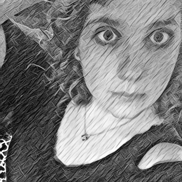 Jamie Bluntzer - Poshmark Profile Picture of Jamie Bluntzer (@jeb11793) on Poshmark