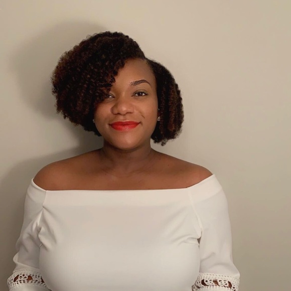 Profile Picture of Amelia Hilson (@ameliahilson) on Poshmark