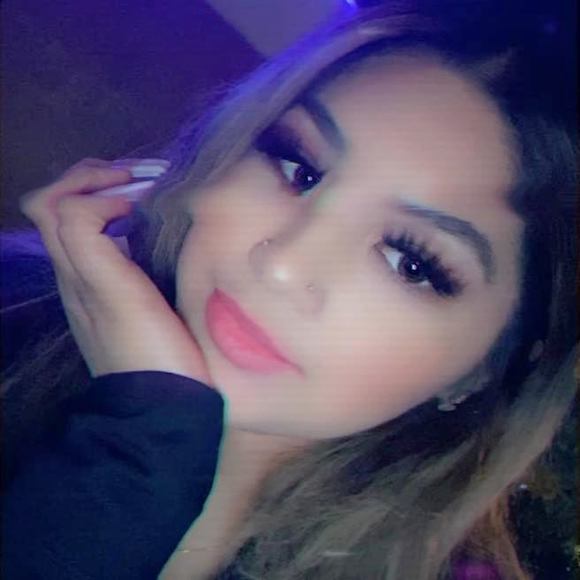 Profile Picture of Nichole Ramirez (@nichollleee) on Poshmark