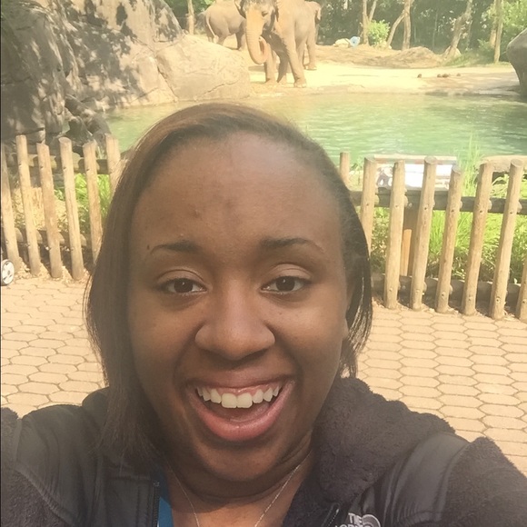 Profile Picture of Alex Ousley (@lorraine1193) on Poshmark