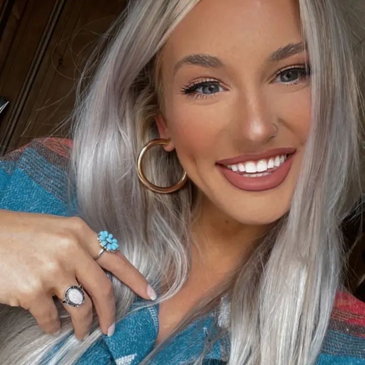 Profile Picture of LauraHolloway (@laurahollowaydocy) on Tiktok