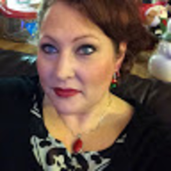 Profile Picture of Donna Mackenzie (@donna_mackenzie) on Poshmark