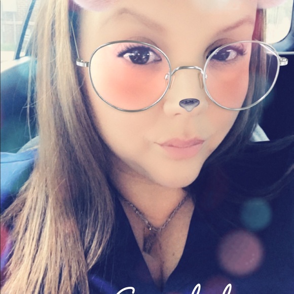 Profile Picture of Yvonne Pommier (@rcaban0516) on Poshmark