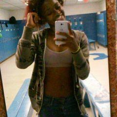 Profile Picture of Sharell Houff (@sharell_nikole) on Twitter