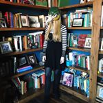 Profile Picture of Alice Winn (@let_them_eat_books) on Instagram