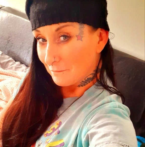 Profile Picture of Robin Bell (@gypsybellluv) on Poshmark