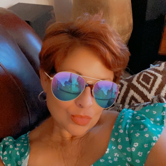 Profile Picture of Janethe Hesterman (@janetheh) on Poshmark