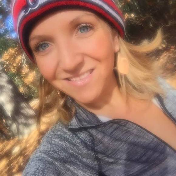 Profile Picture of Melissa Vandenbroek (@mvandenbroek) on Poshmark