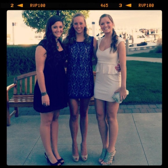 Profile Picture of Gabby Deloof (@gfooled) on Poshmark