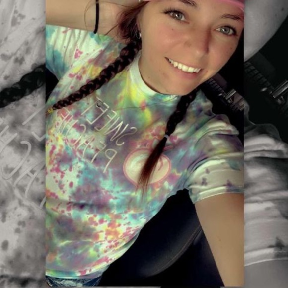 Profile Picture of Cheyenne Tinch (@cheynicolef96) on Poshmark