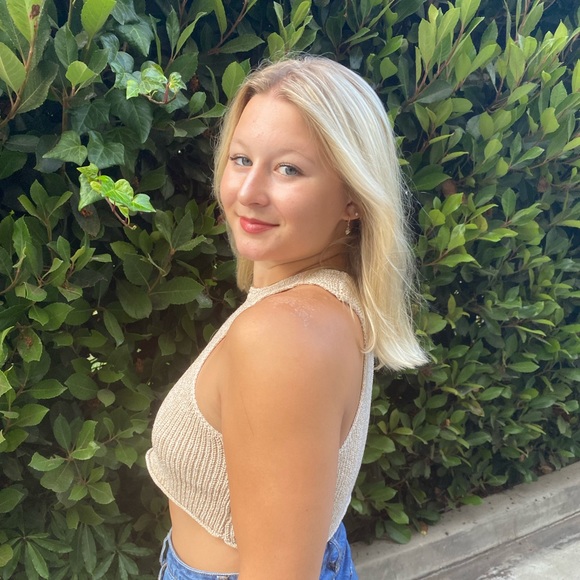 Profile Picture of Taylor Lundquist (@tquistaz) on Poshmark