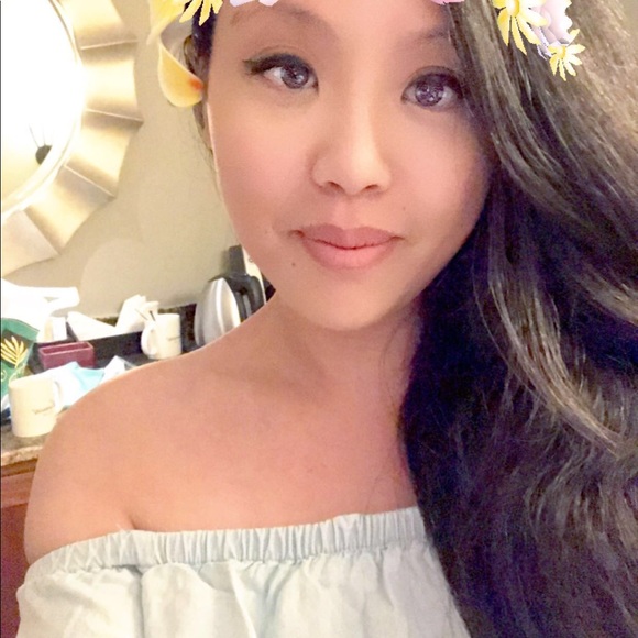 Profile Picture of Cindy Chau (@lovelycindies) on Poshmark