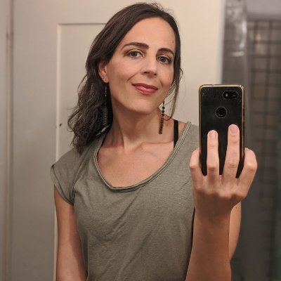 Profile Picture of Veronica Esposito (@la_doppia_vita) on Twitter