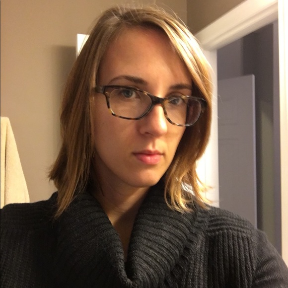 Profile Picture of Kate Genser (@etak98) on Poshmark